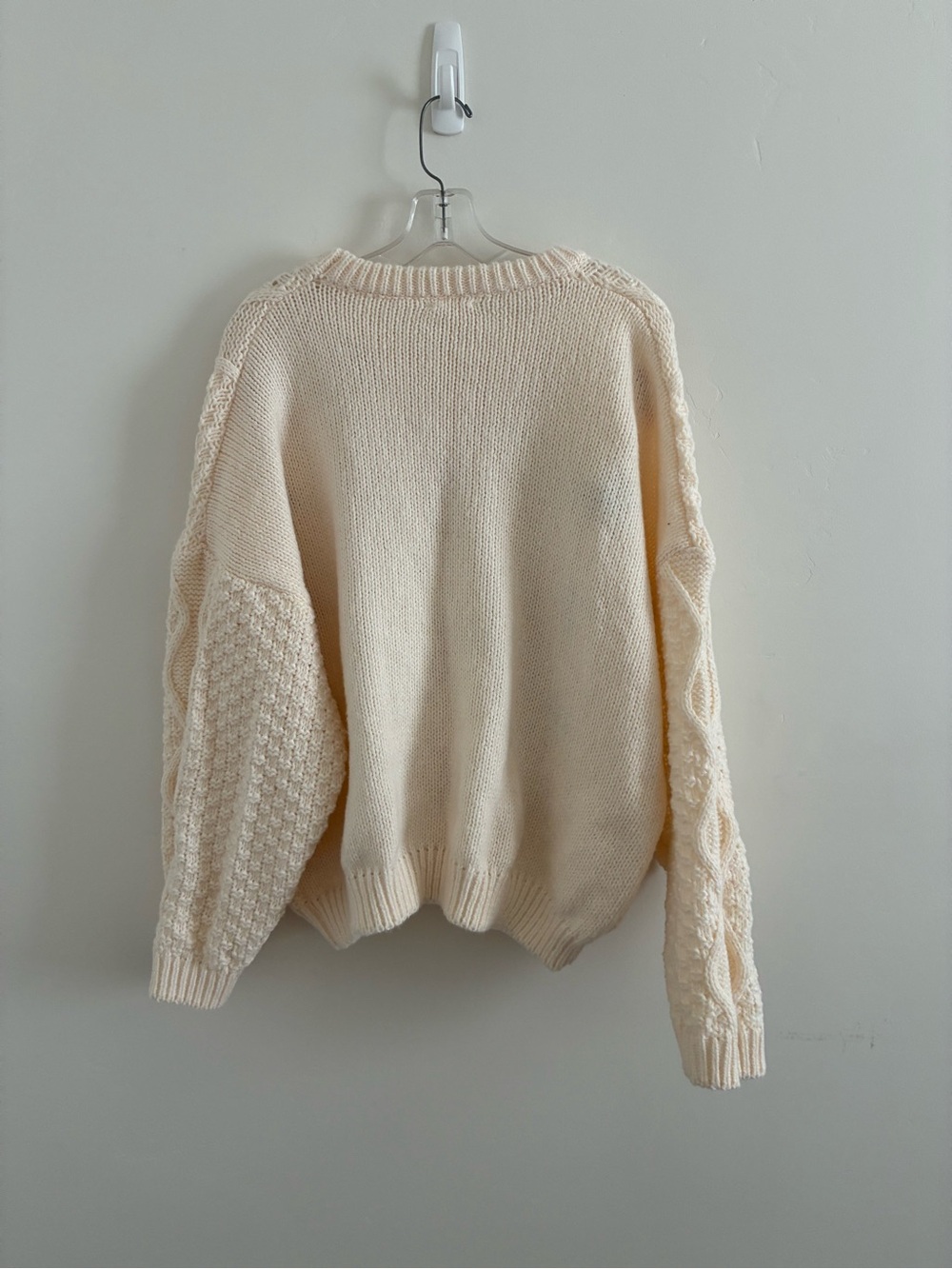 Entro Cream Cable Knit Sweater with green and red Embroidered Detail woman large - Picture 7 of 9